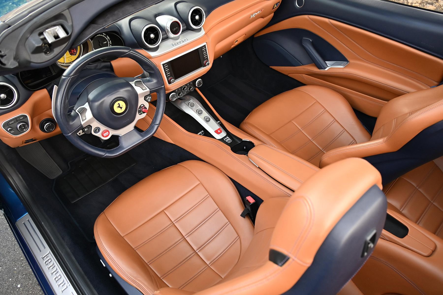 Used 2015 Ferrari California T RWD image 59