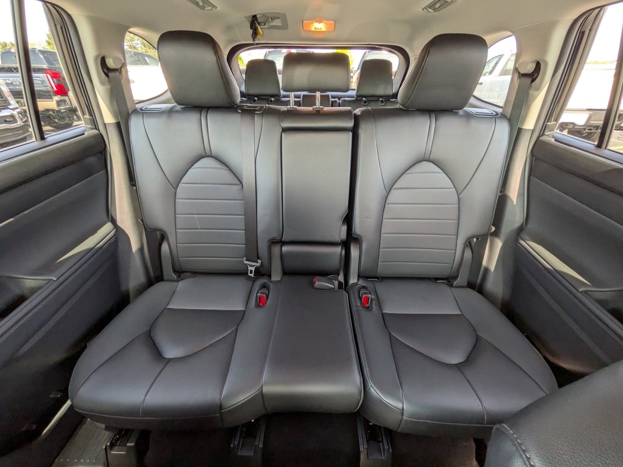 Used 2024 Toyota Highlander XLE AWD/4WD image 14