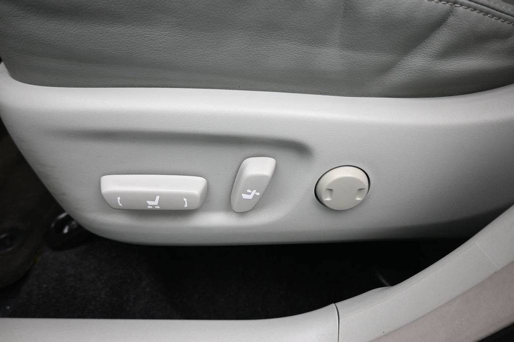 Used 2012 Toyota Prius Four FWD image 13
