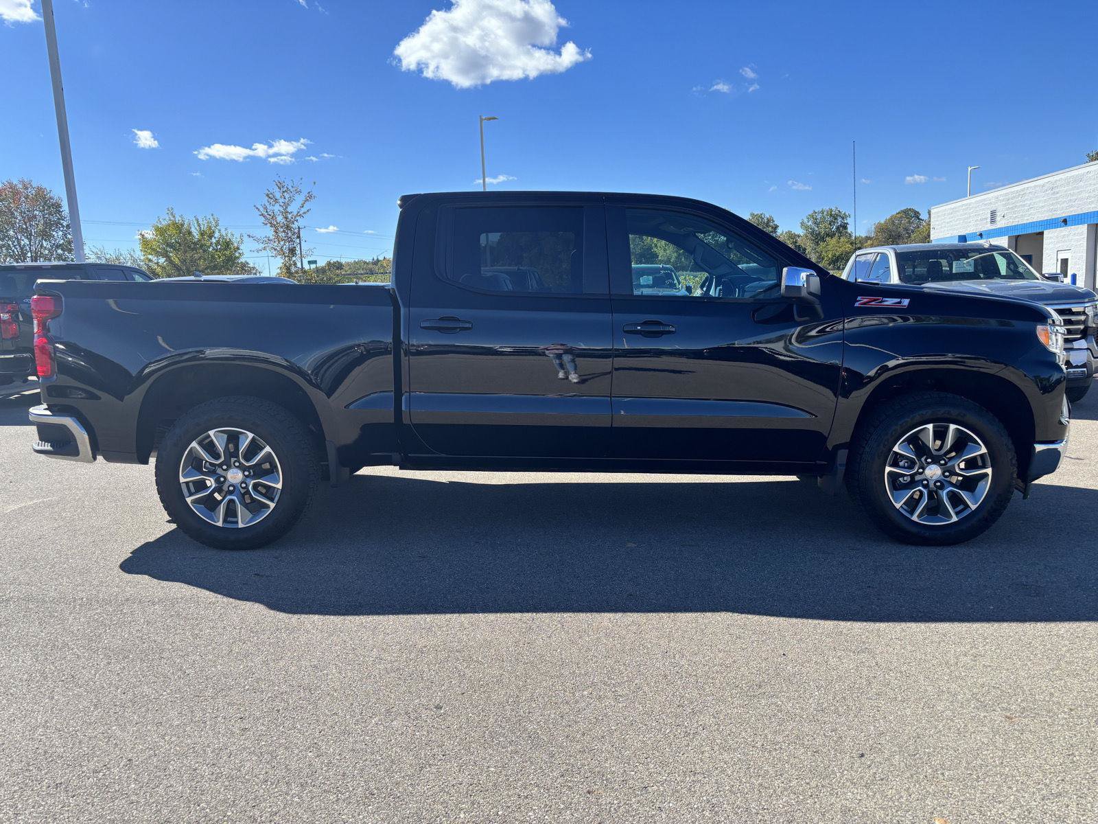 Used 2026 Chevrolet Silverado 1500 LT w/ Z71 Off-Road Package AWD/4WD image 4