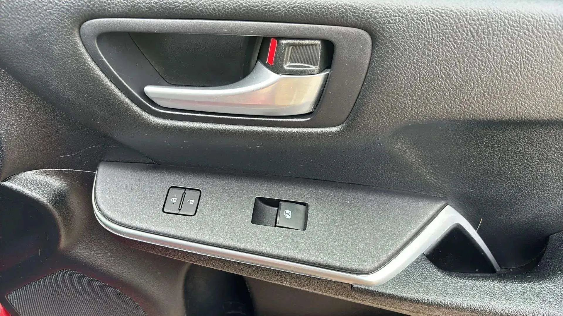 Used 2015 Toyota Camry SE image 22