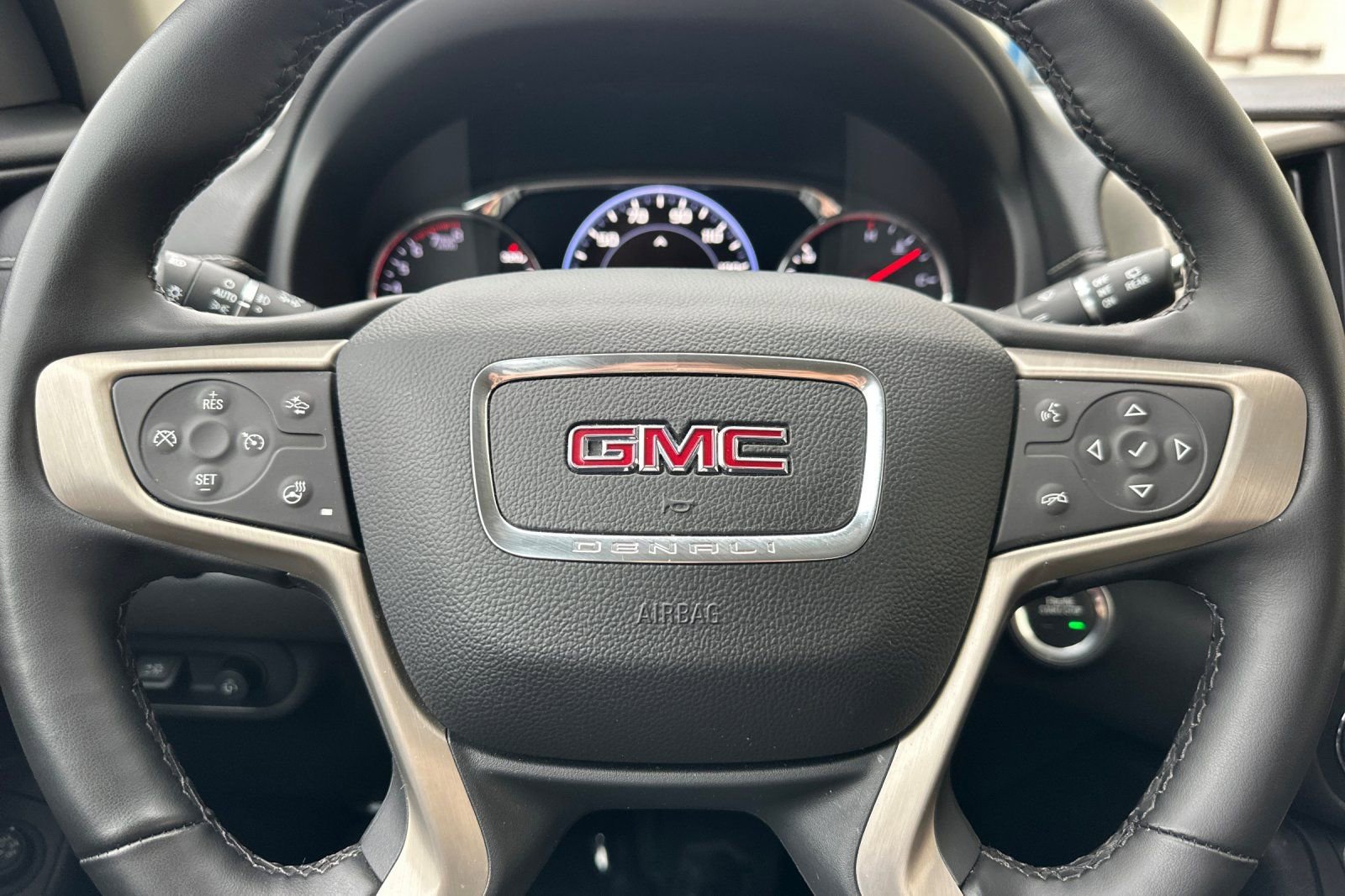 Certified 2024 GMC Terrain Denali w/ Denali Premium Package AWD/4WD image 31