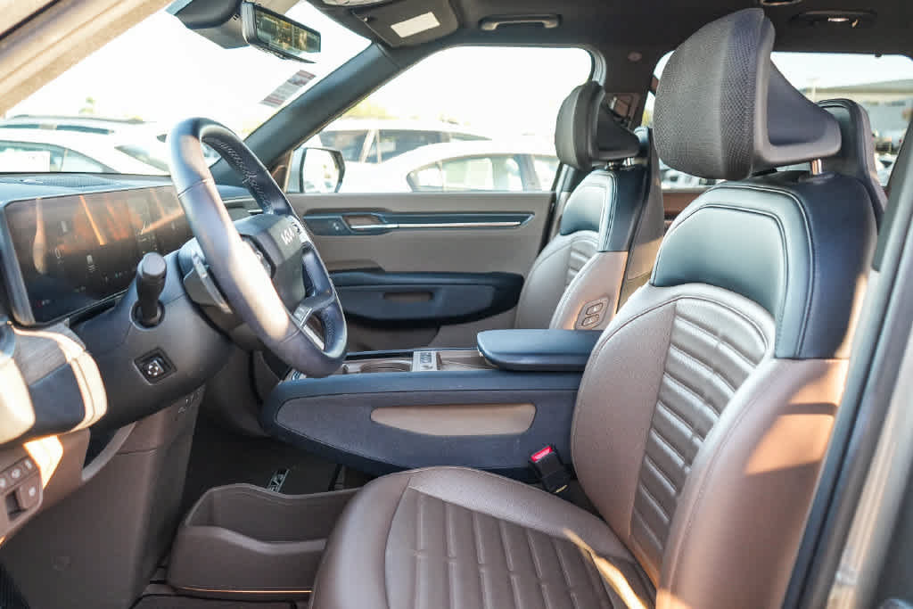 Certified 2024 Kia EV9 Land AWD/4WD image 17