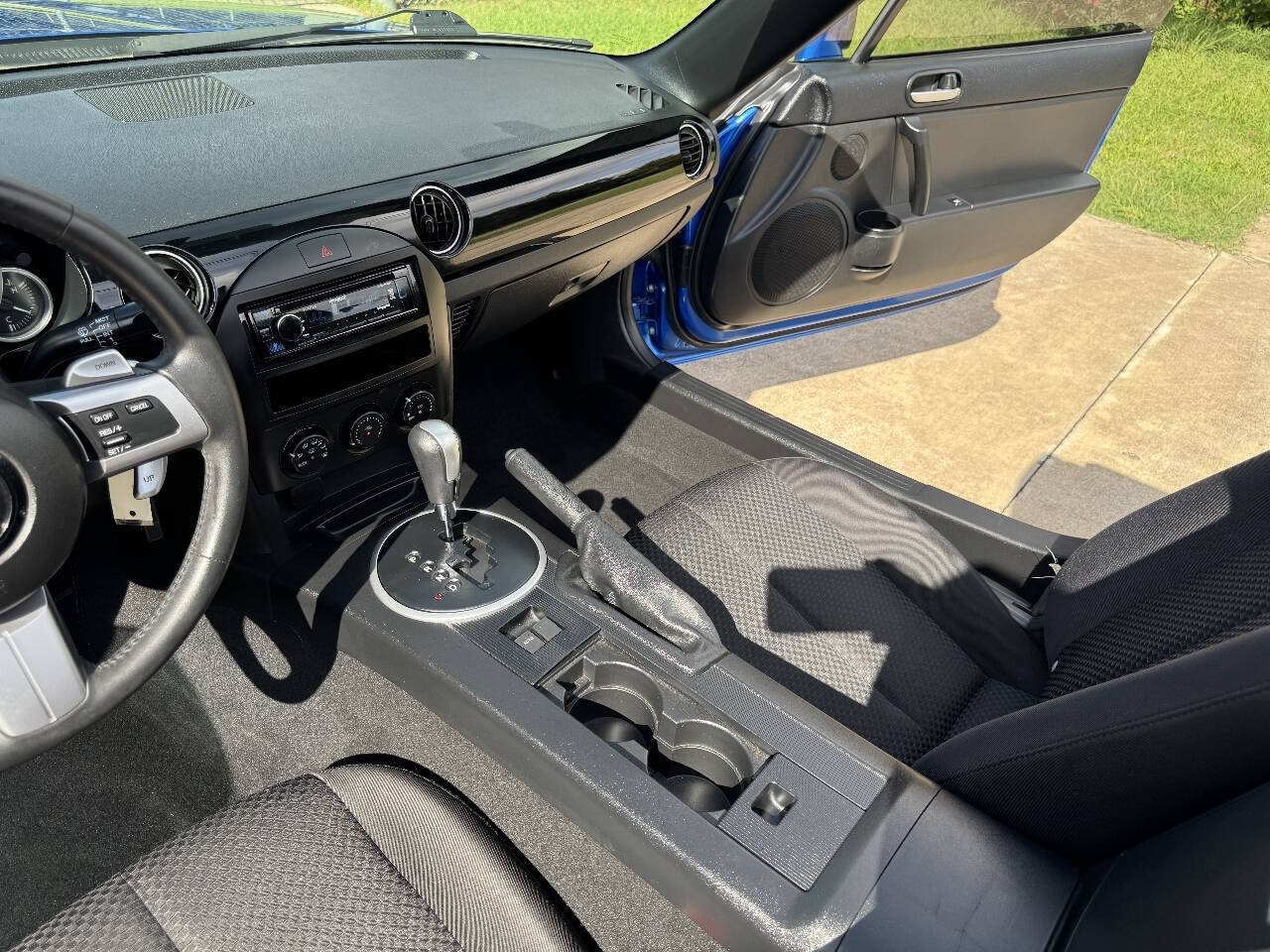 Used 2006 MAZDA MX-5 Miata Sport w/ Appearance Pkg RWD image 26