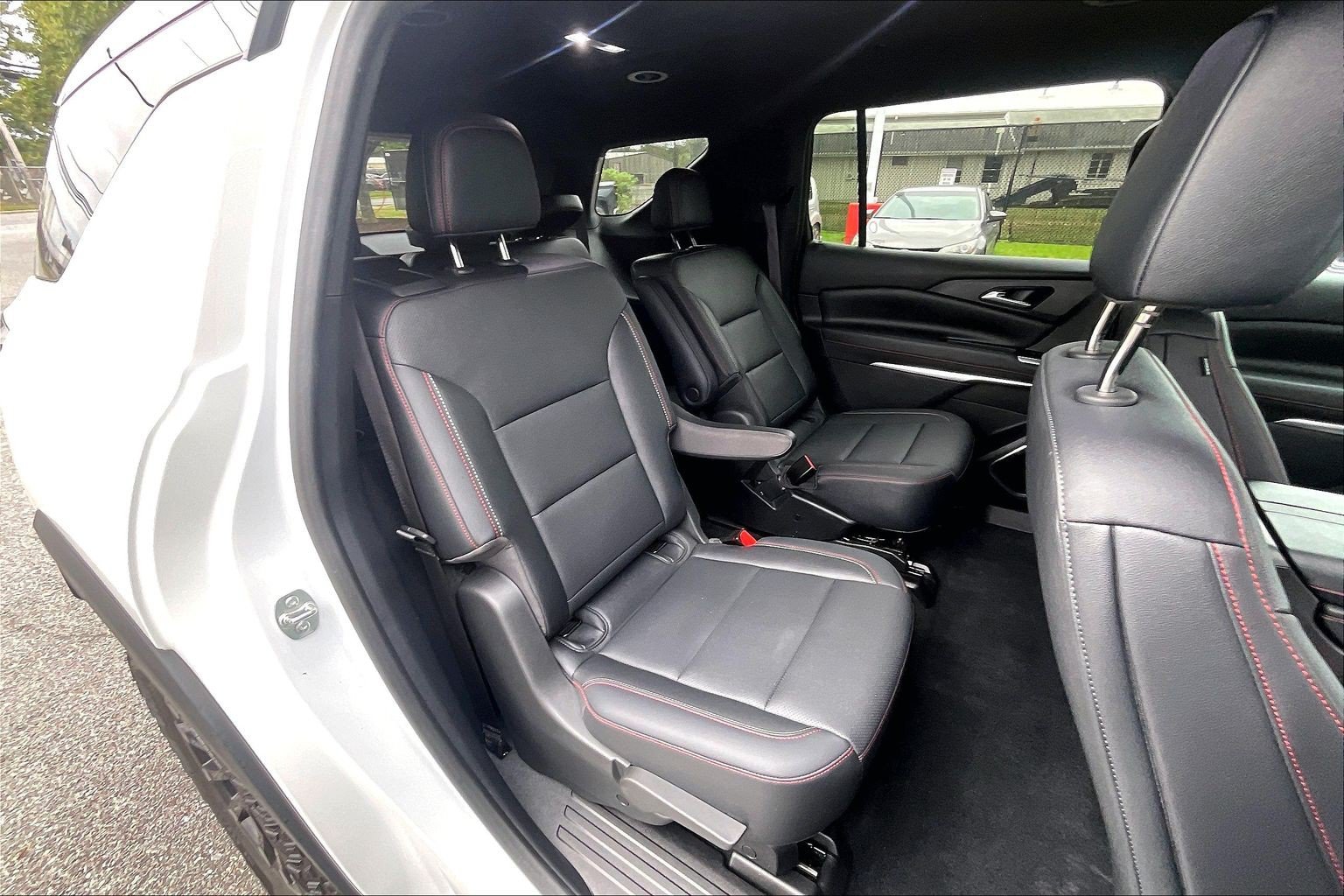 Used 2024 Chevrolet Traverse Z71 w/ Enhanced Driving Package AWD/4WD image 31