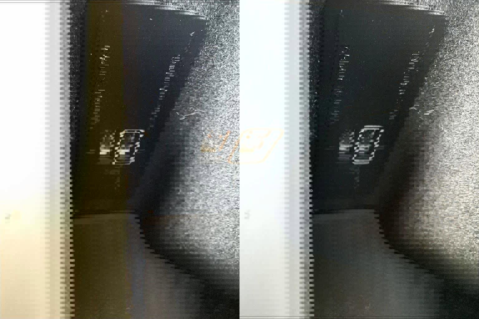 Used 2018 Volvo XC60 T8 Inscription w/ Advanced Package image 36