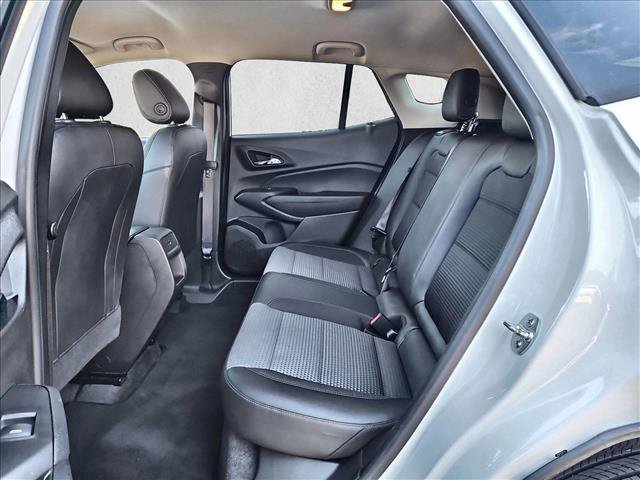 Used 2025 Chevrolet Trax LT FWD image 18