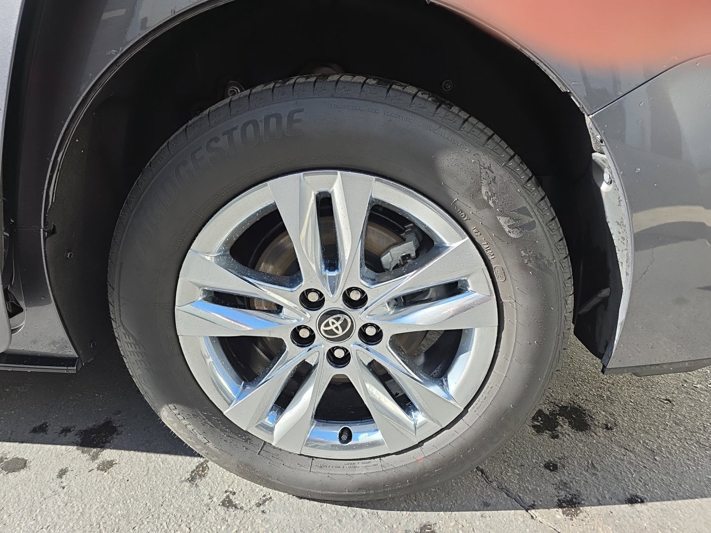 Used 2025 Toyota Sienna Limited AWD/4WD image 28