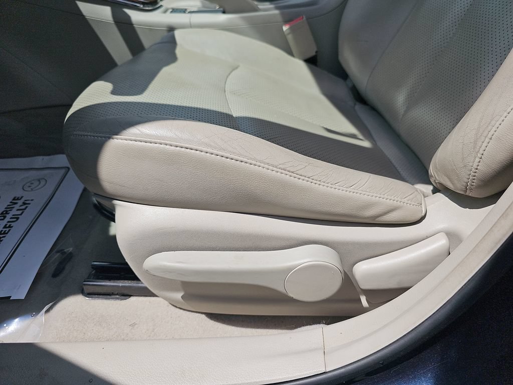 Used 2013 Nissan Sentra SL w/ Leather Pkg FWD image 25