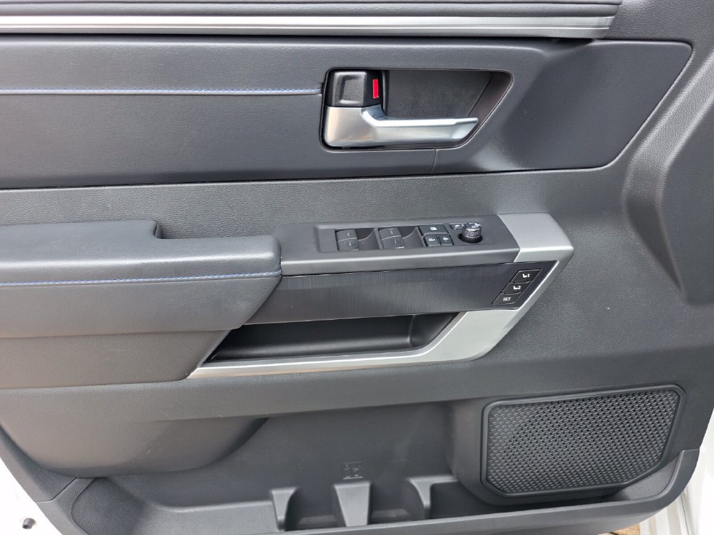 Certified 2025 Toyota Sequoia Platinum AWD/4WD image 29