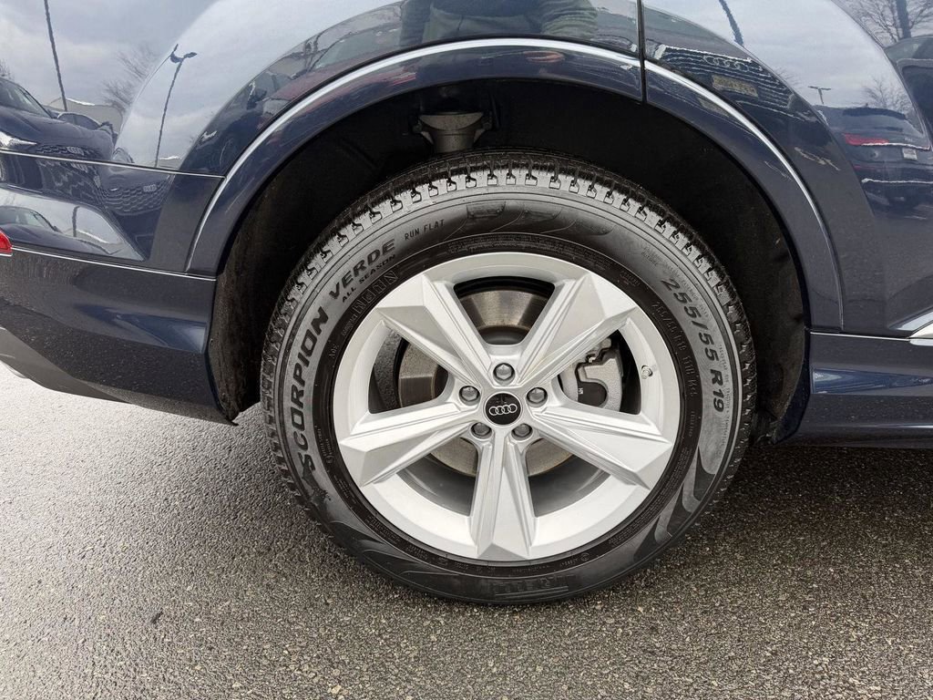 Used 2025 Audi Q7 3.0T Premium image 11