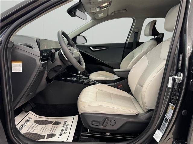Used 2023 Kia Niro EX FWD image 10