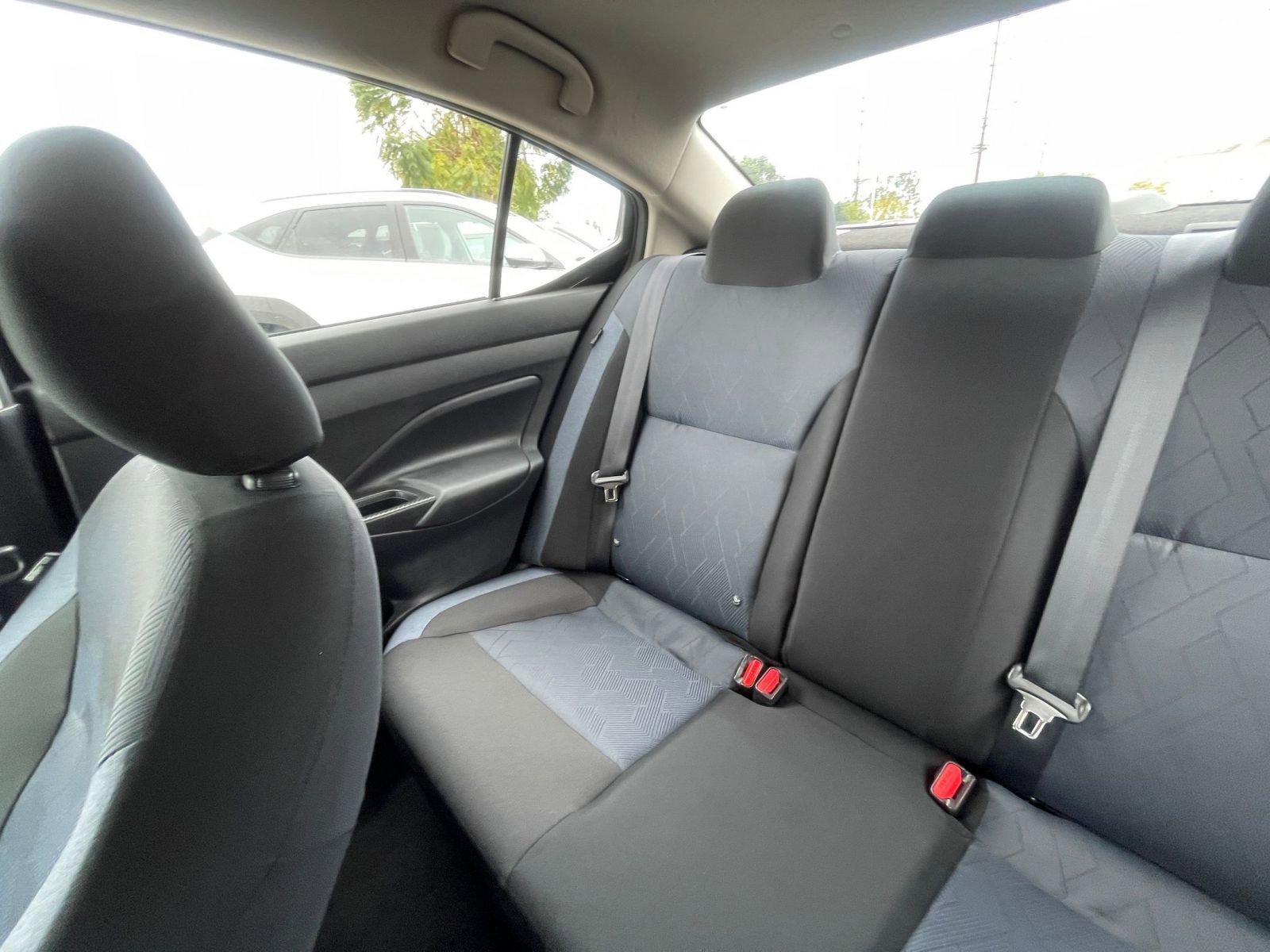 Used 2025 Nissan Versa SV image 39