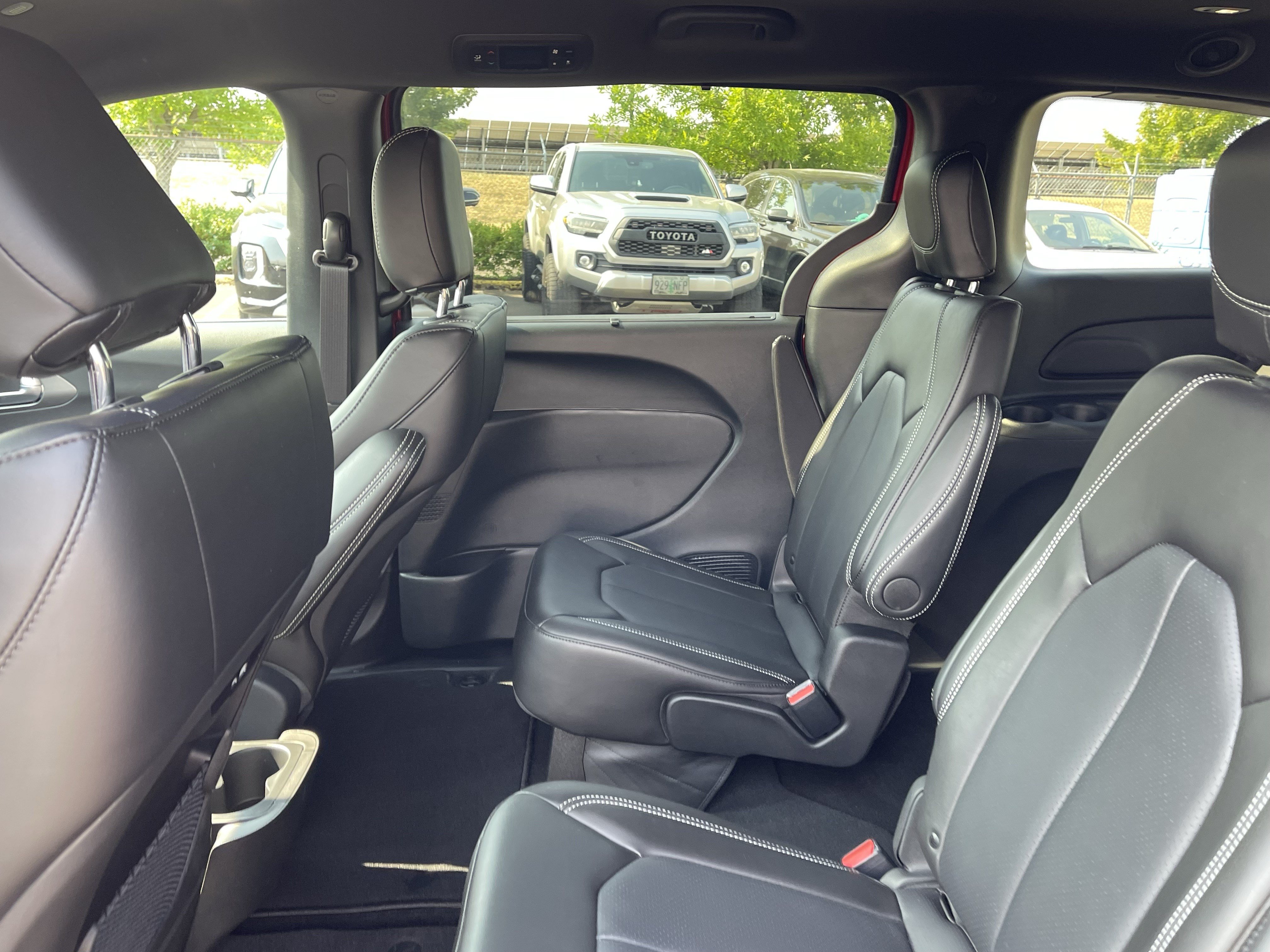 Used 2025 Chrysler Pacifica Select AWD/4WD image 14