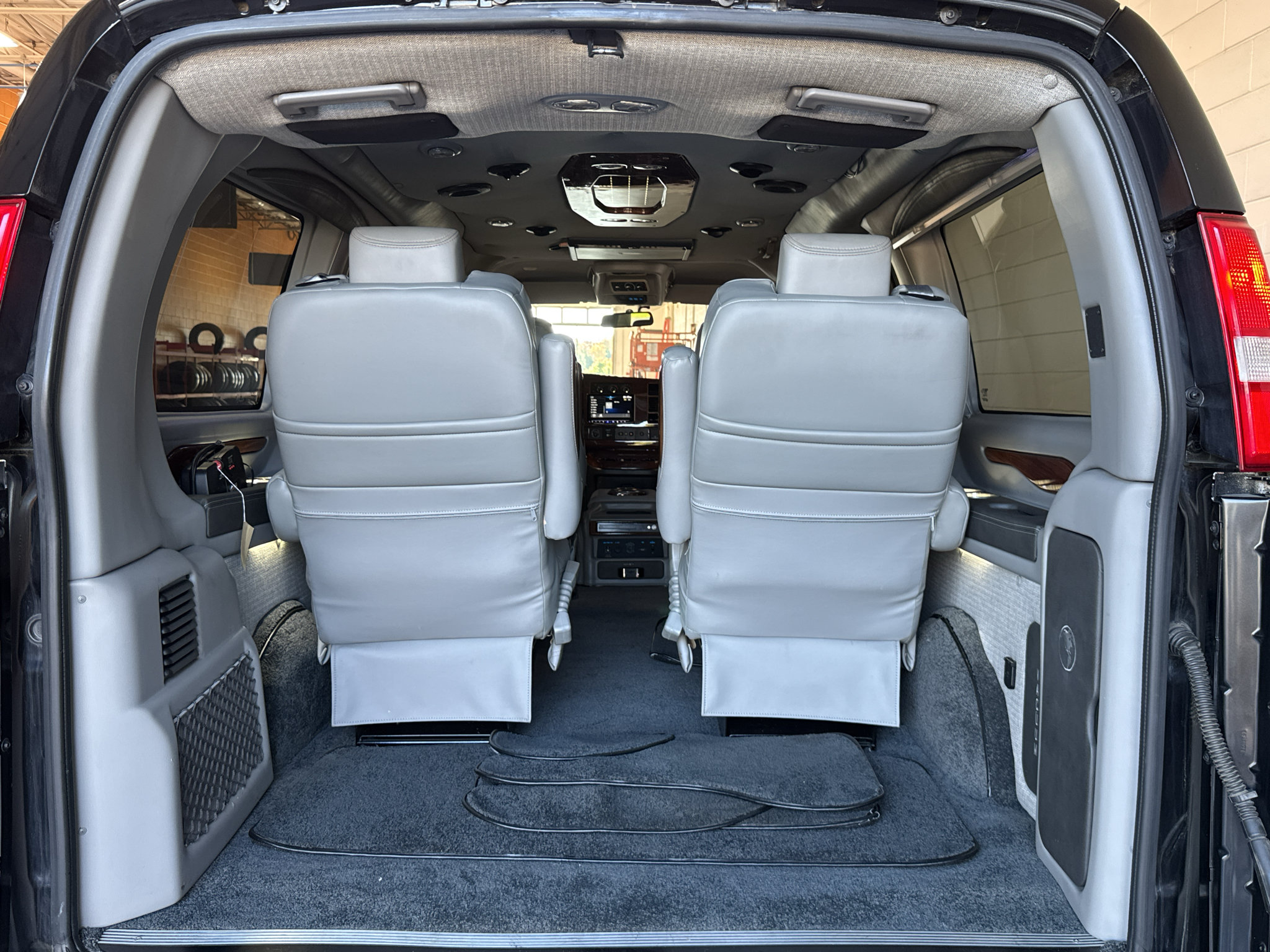 Used 2023 GMC Savana 2500 RWD image 25