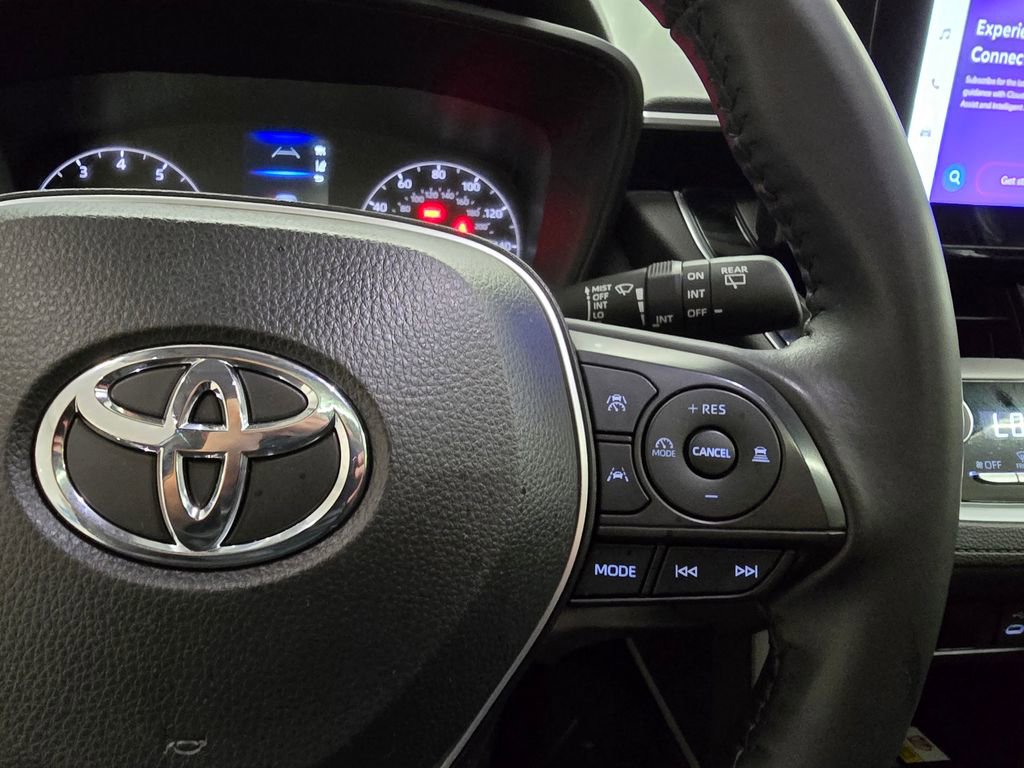Used 2023 Toyota Corolla Cross LE w/ Moonroof Package image 18