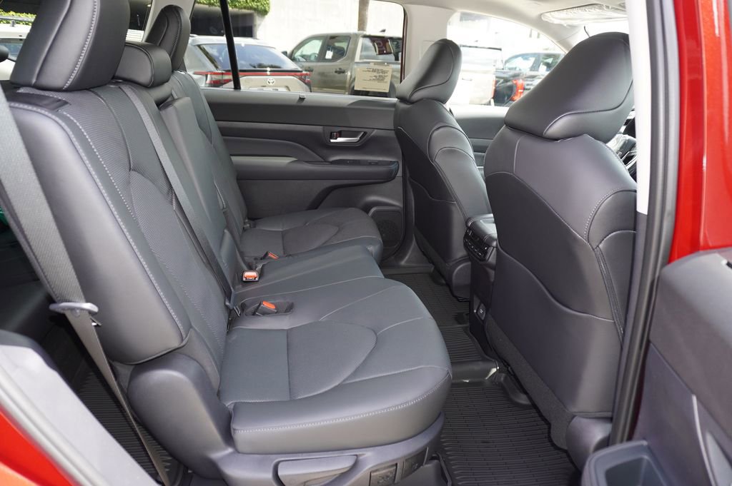 New 2026 Toyota Grand Highlander Limited FWD image 7