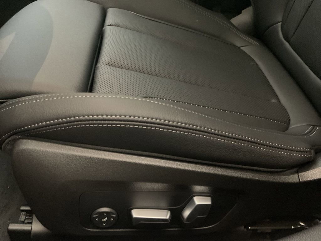 Used 2023 BMW 330i xDrive Sedan w/ Driving Assistance Package image 13