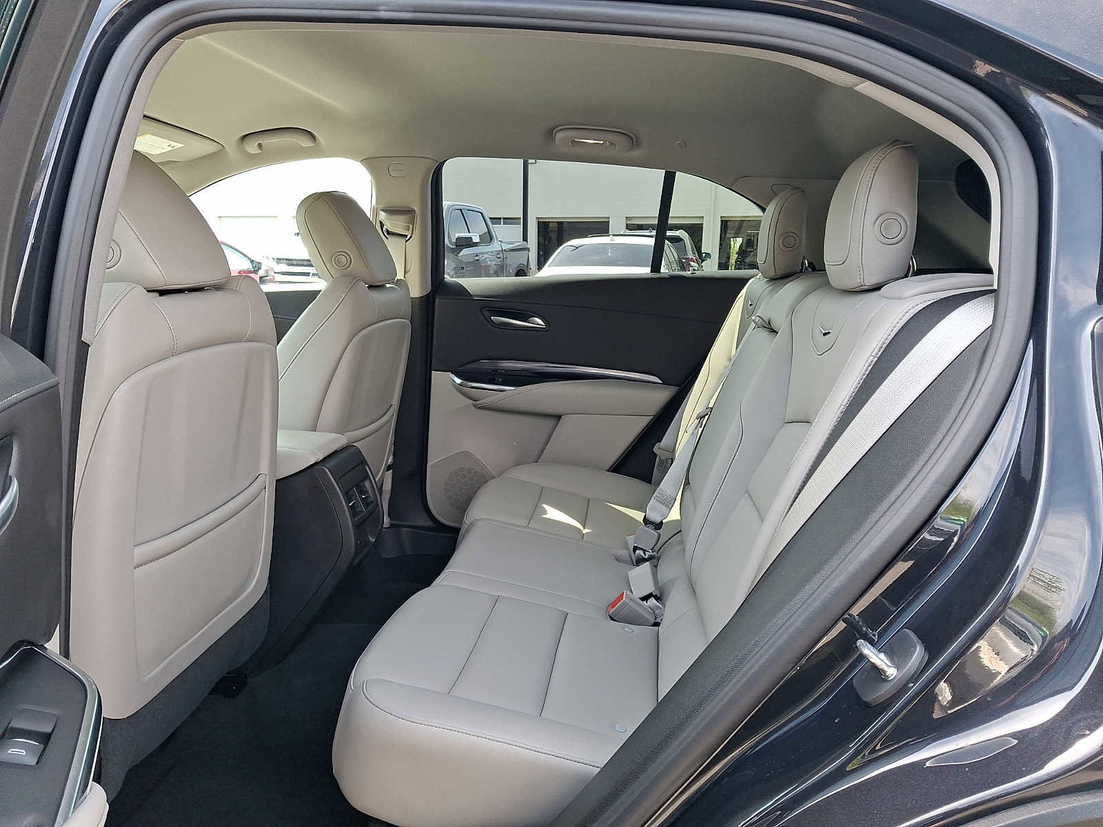 Used 2023 Cadillac XT4 Luxury AWD/4WD image 10