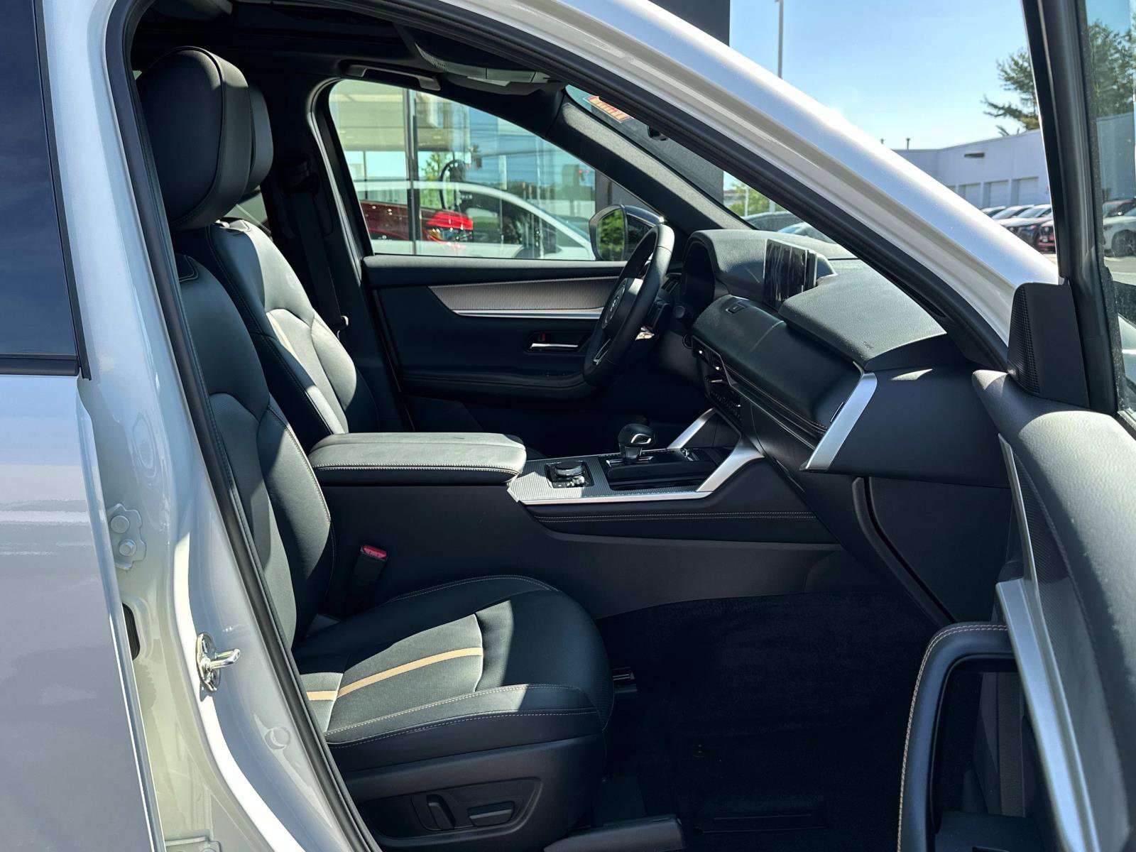 Certified 2025 MAZDA CX-70 Plug-In Hybrid w/ Premium Plus image 10