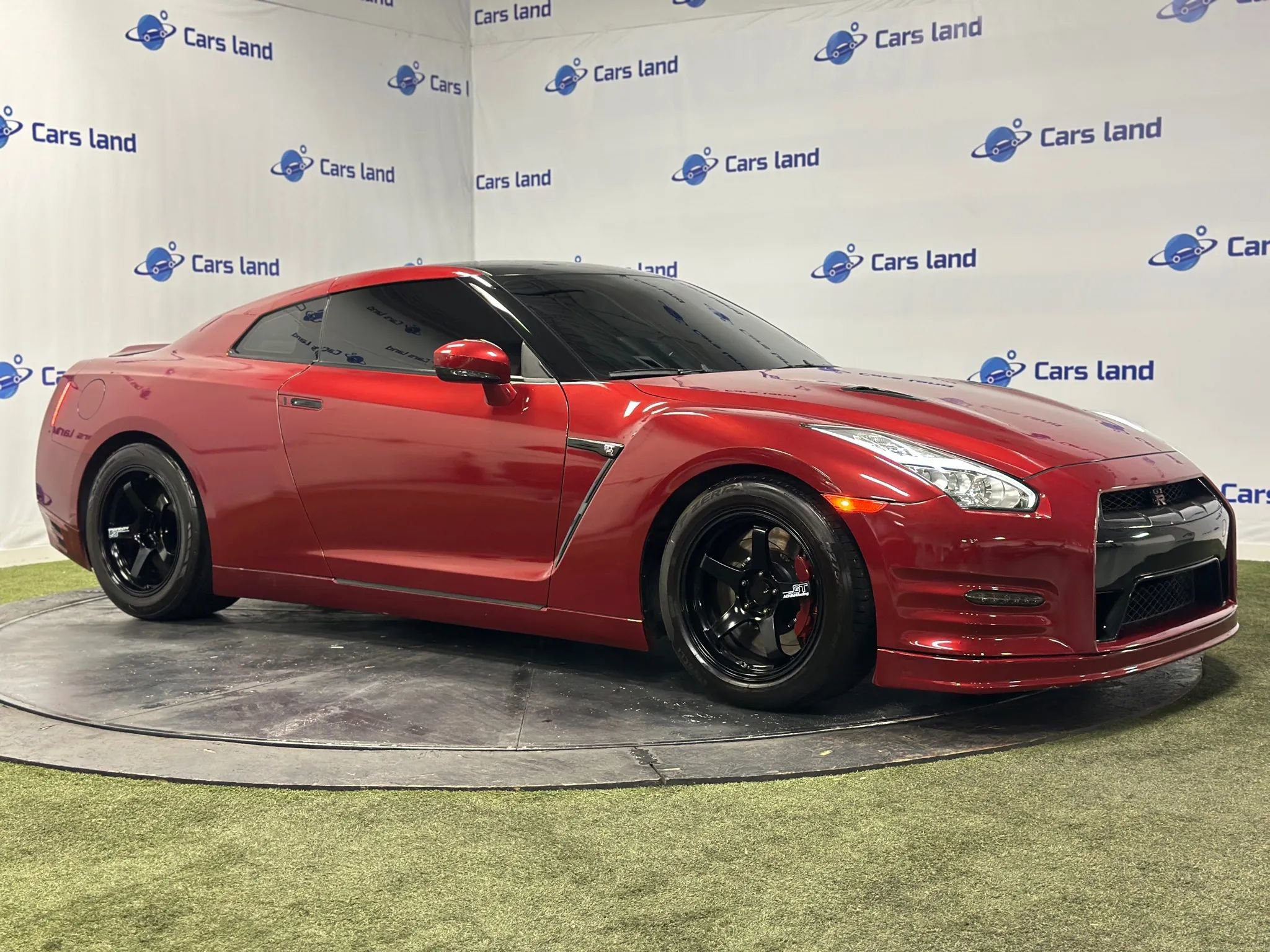 Used 2015 Nissan GT-R Premium AWD/4WD image 2