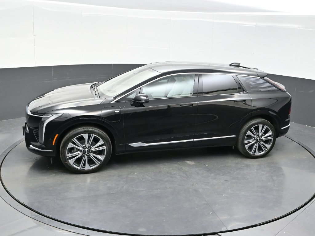New 2027 Cadillac Optiq Premium Luxury w/ LPO, Floor Liner Package AWD/4WD image 29