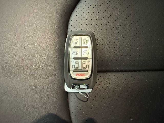 New 2026 Chrysler Pacifica Select FWD image 27