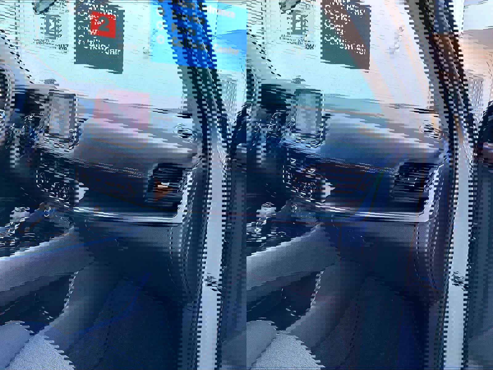 Used 2023 Nissan Rogue SV image 13