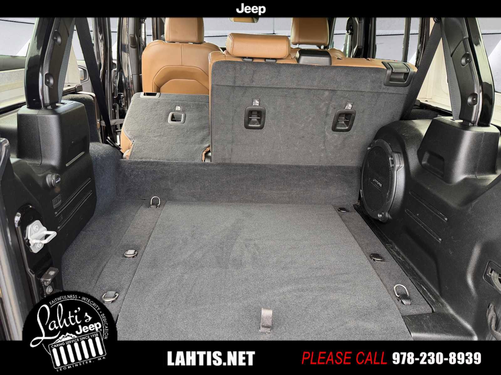 Used 2022 Jeep Wrangler Unlimited Sahara w/ Cold Weather Group image 17