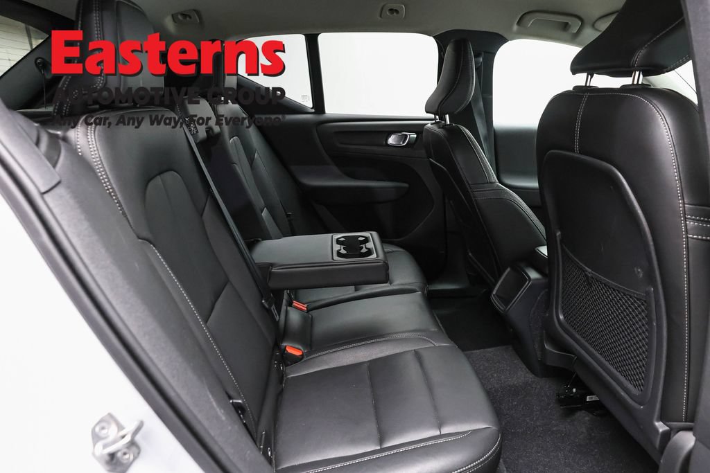 Used 2021 Volvo XC40 T4 Momentum FWD image 22