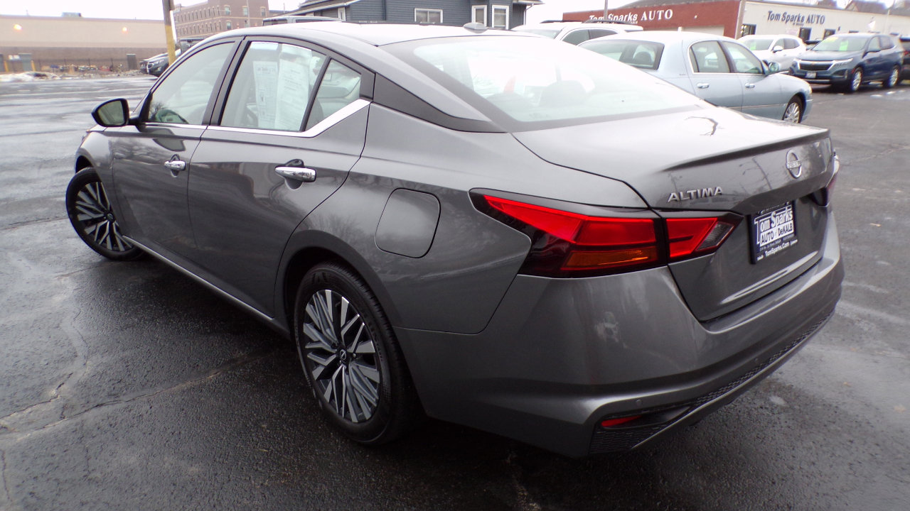 Used 2024 Nissan Altima 2.5 SV image 4