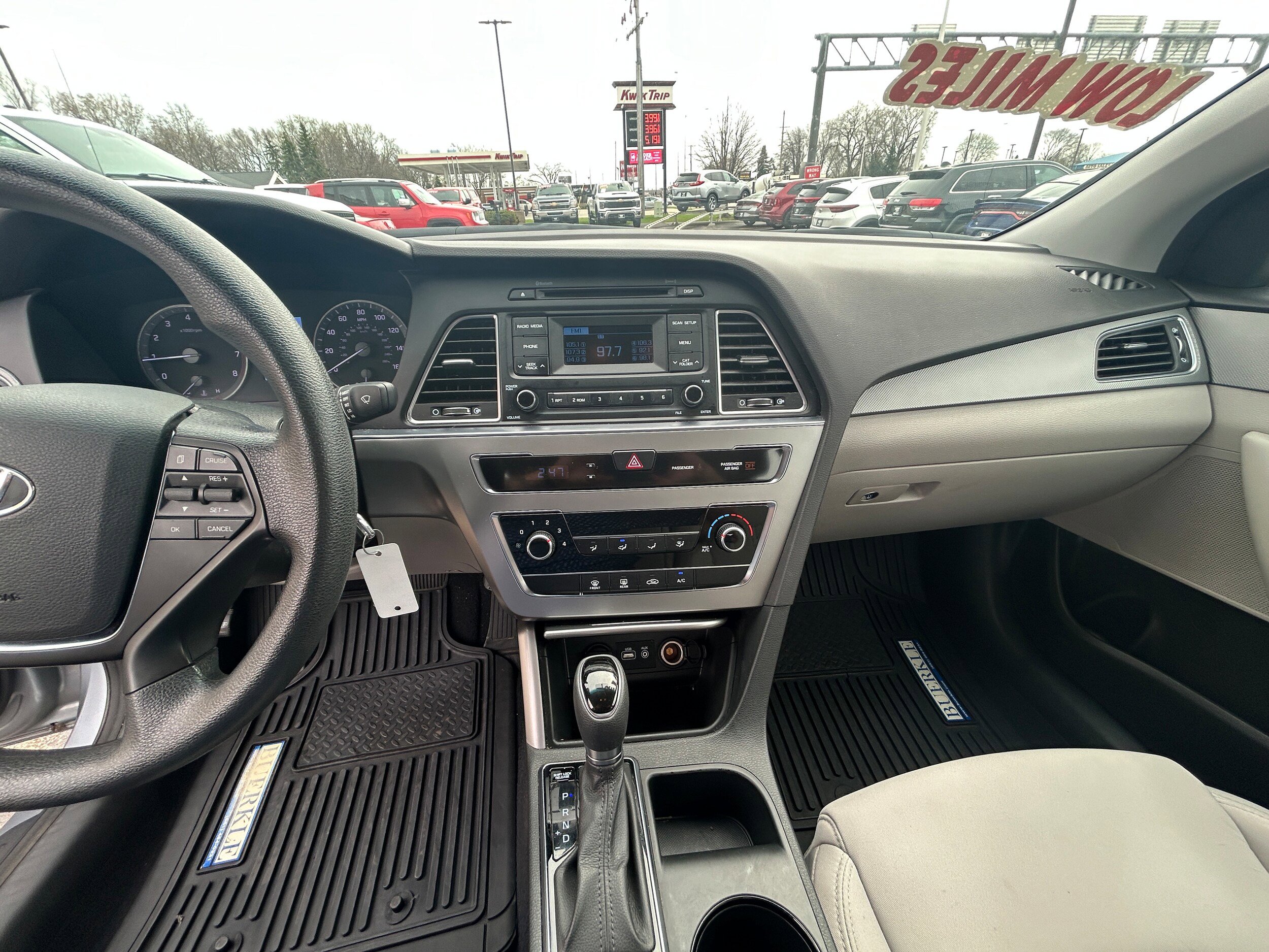 Used 2015 Hyundai Sonata SE FWD image 9