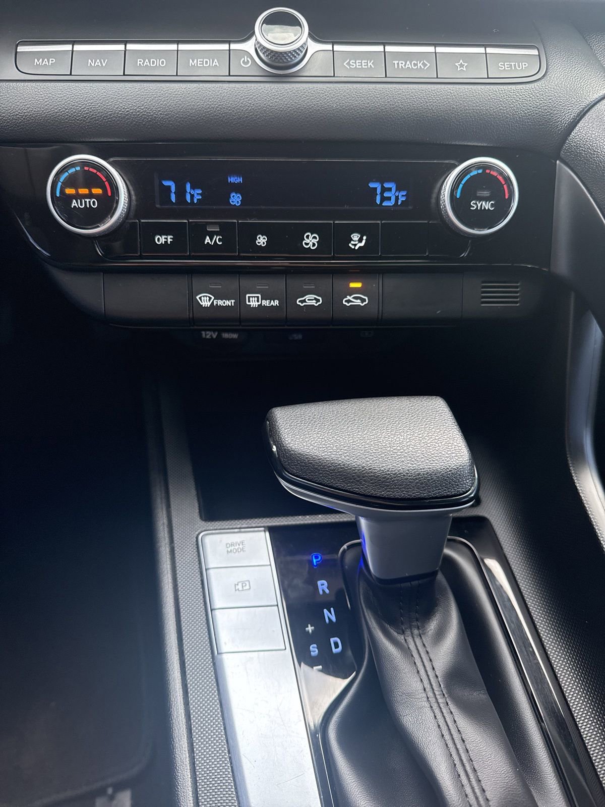 Used 2024 Hyundai Elantra SEL image 17