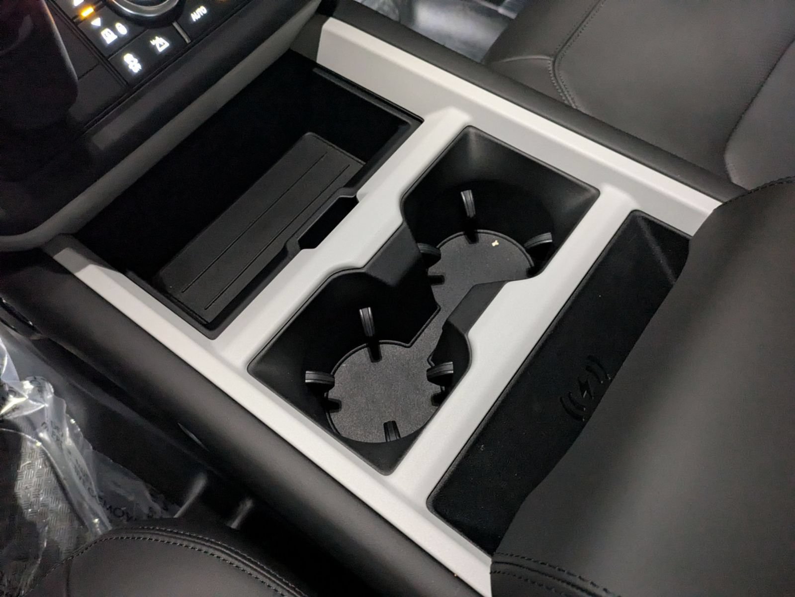 New 2026 Land Rover Defender 110 X-Dynamic SE AWD/4WD image 22