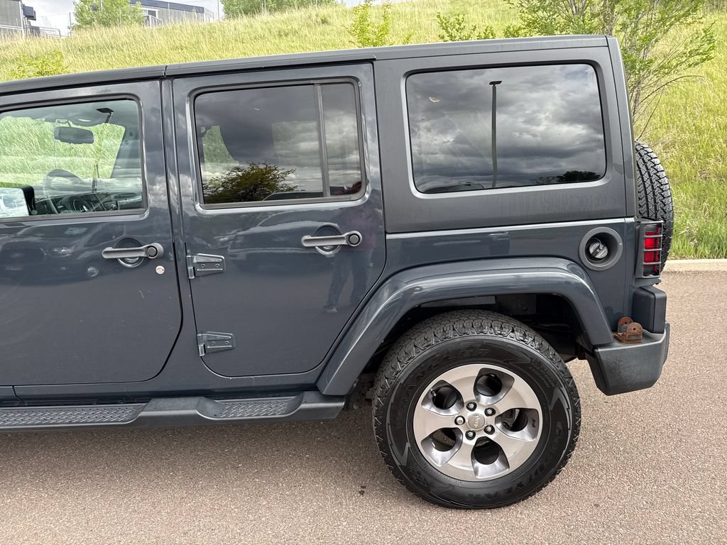 Used 2016 Jeep Wrangler Unlimited Sahara w/ Connectivity Group AWD/4WD image 30