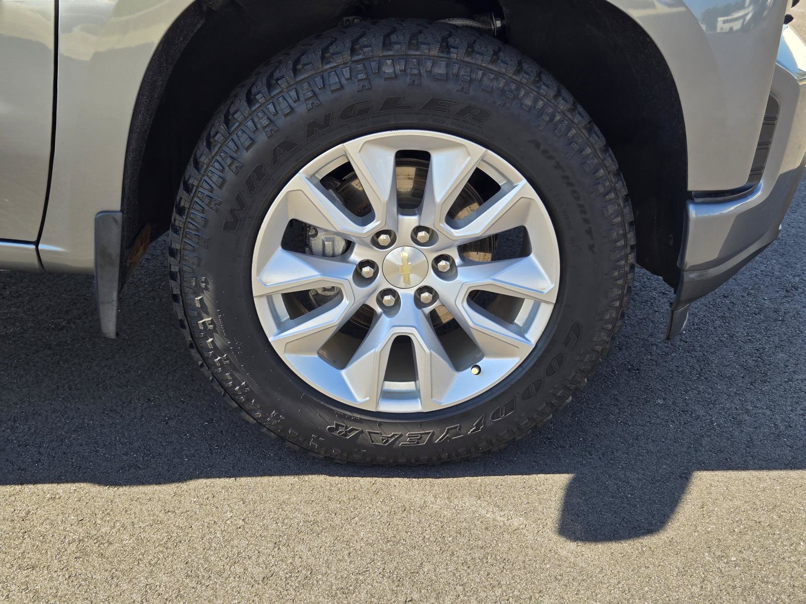 Used 2021 Chevrolet Silverado 1500 Custom w/ LPO, Dark Essentials Package RWD image 6
