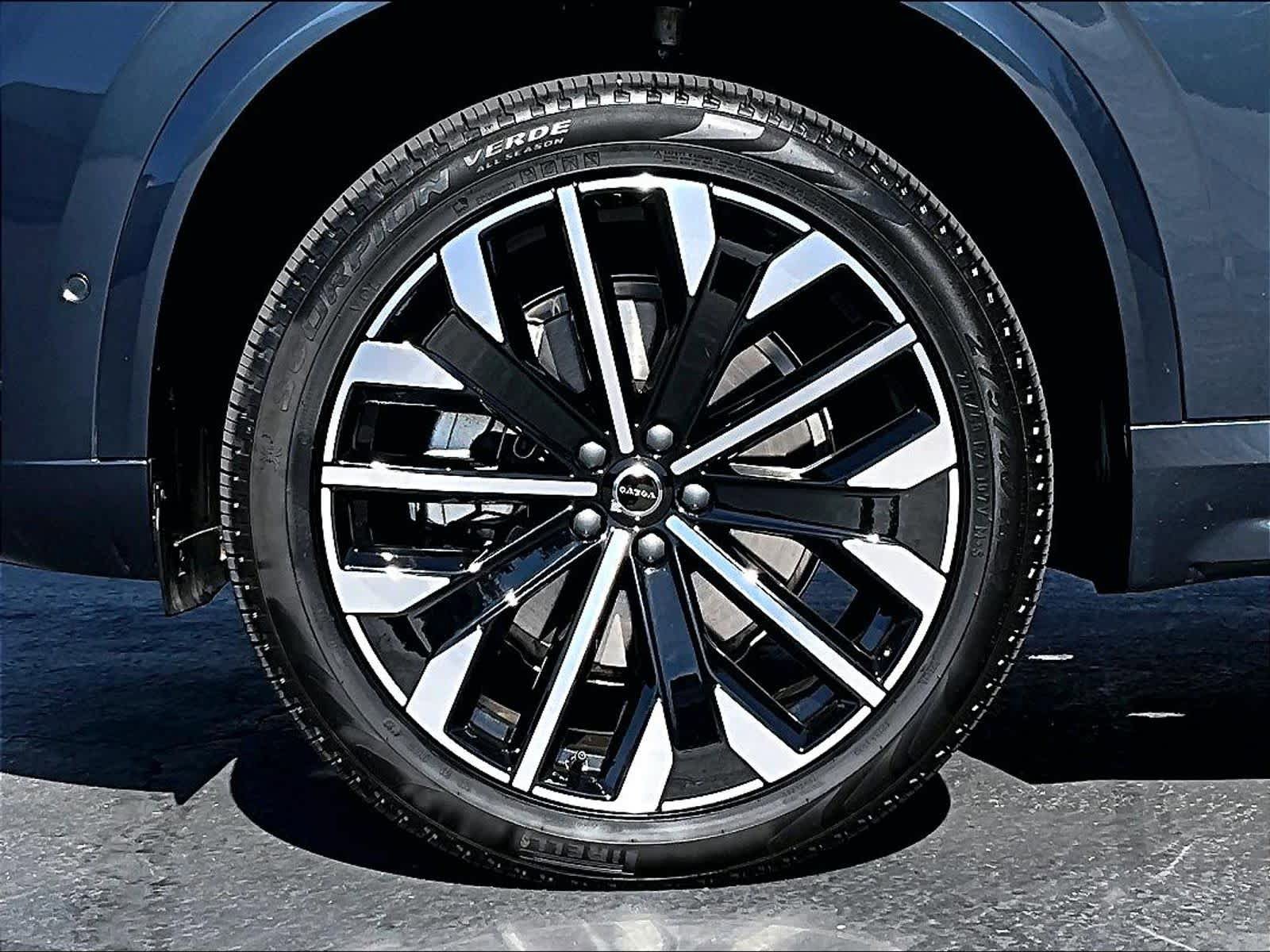 Used 2026 Volvo XC90 B6 Plus w/ Protection Package AWD/4WD image 12