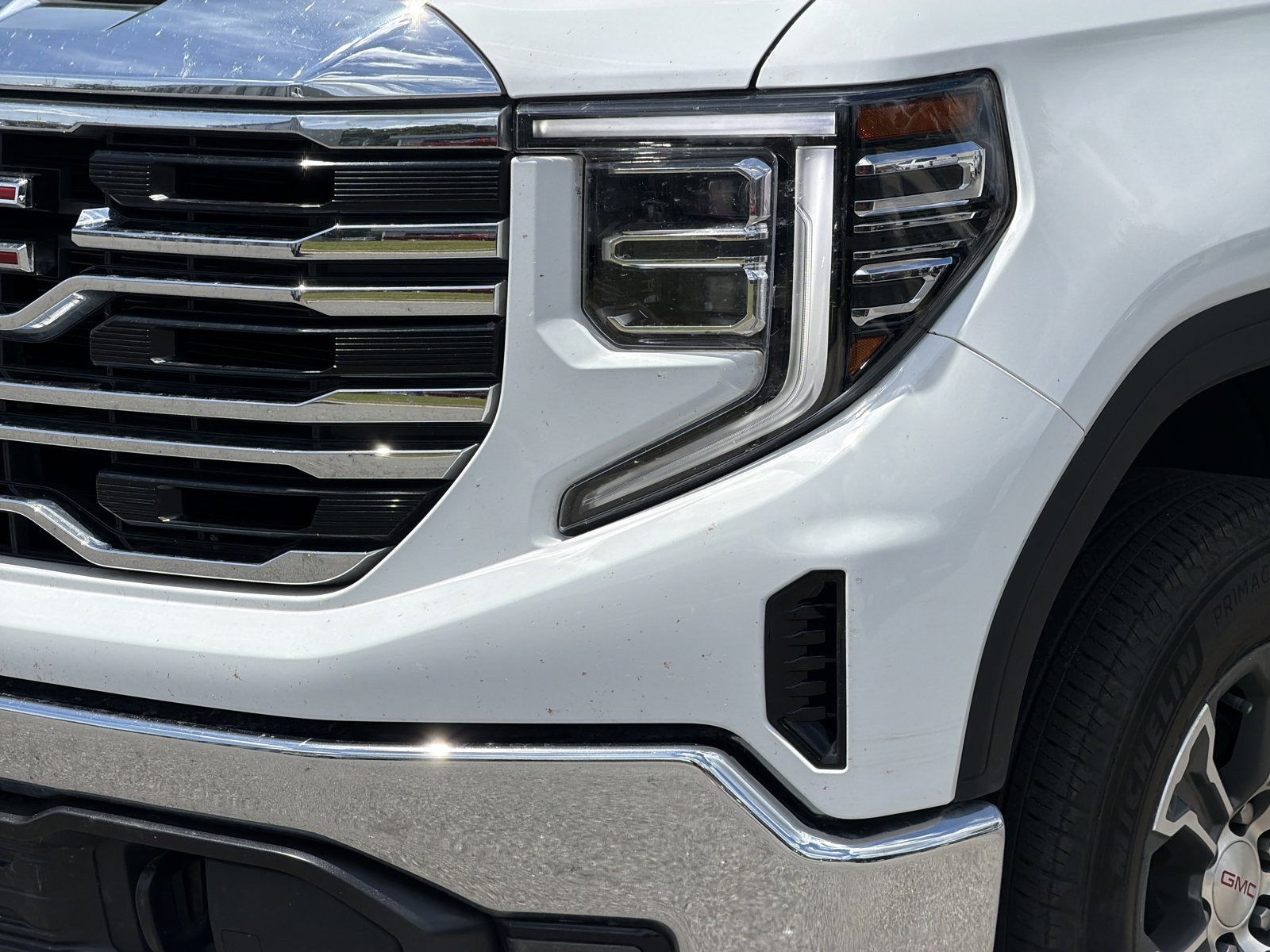Used 2024 GMC Sierra 1500 SLT AWD/4WD image 8
