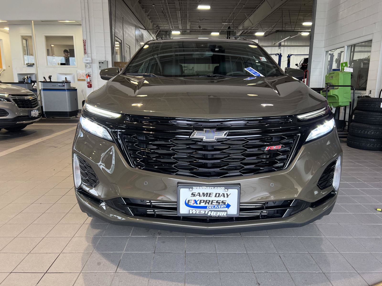 Used 2024 Chevrolet Equinox RS AWD/4WD image 2