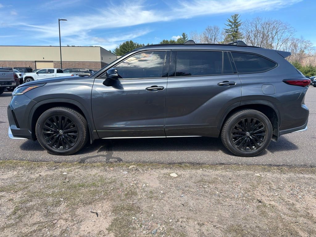 Used 2023 Toyota Highlander XSE AWD/4WD image 3