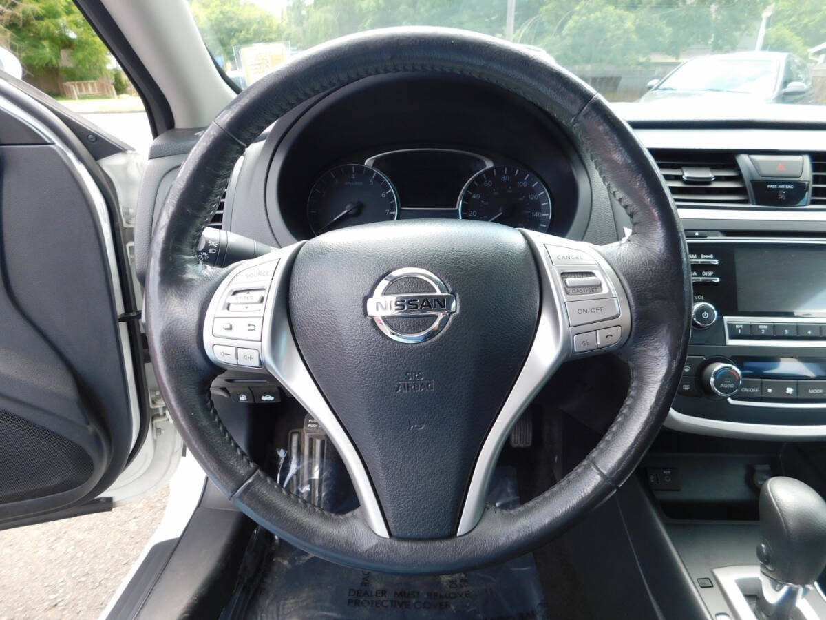 Used 2017 Nissan Altima 2.5 SV w/ Convenience Package FWD image 8