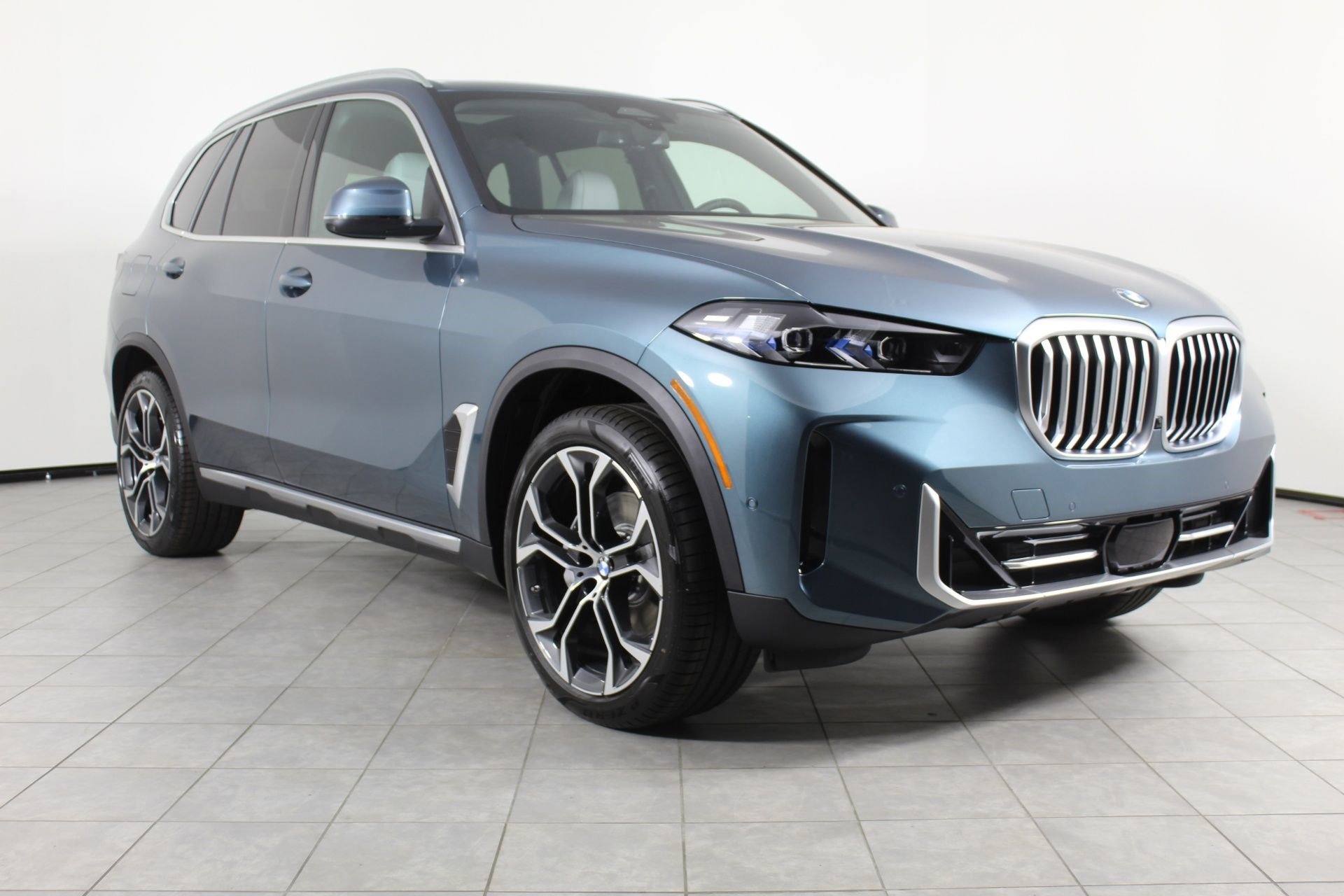New 2026 BMW X5 xDrive40i w/ Premium Package AWD/4WD image 7