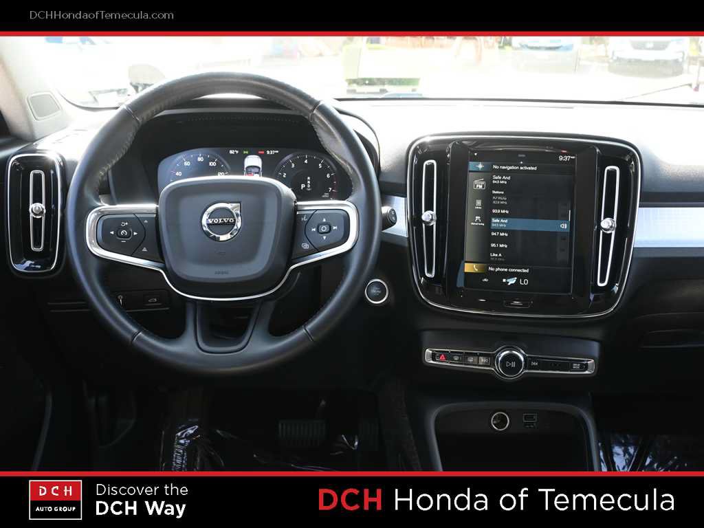 Used 2021 Volvo XC40 T4 Momentum FWD image 8