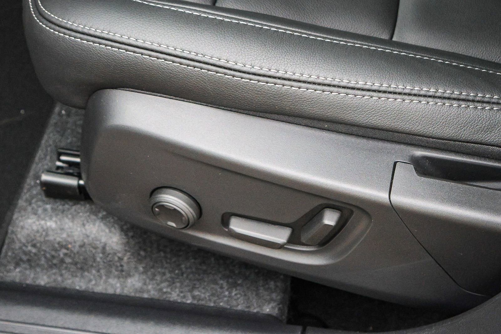 New 2026 Volvo XC40 B5 Core w/ Climate Package image 30