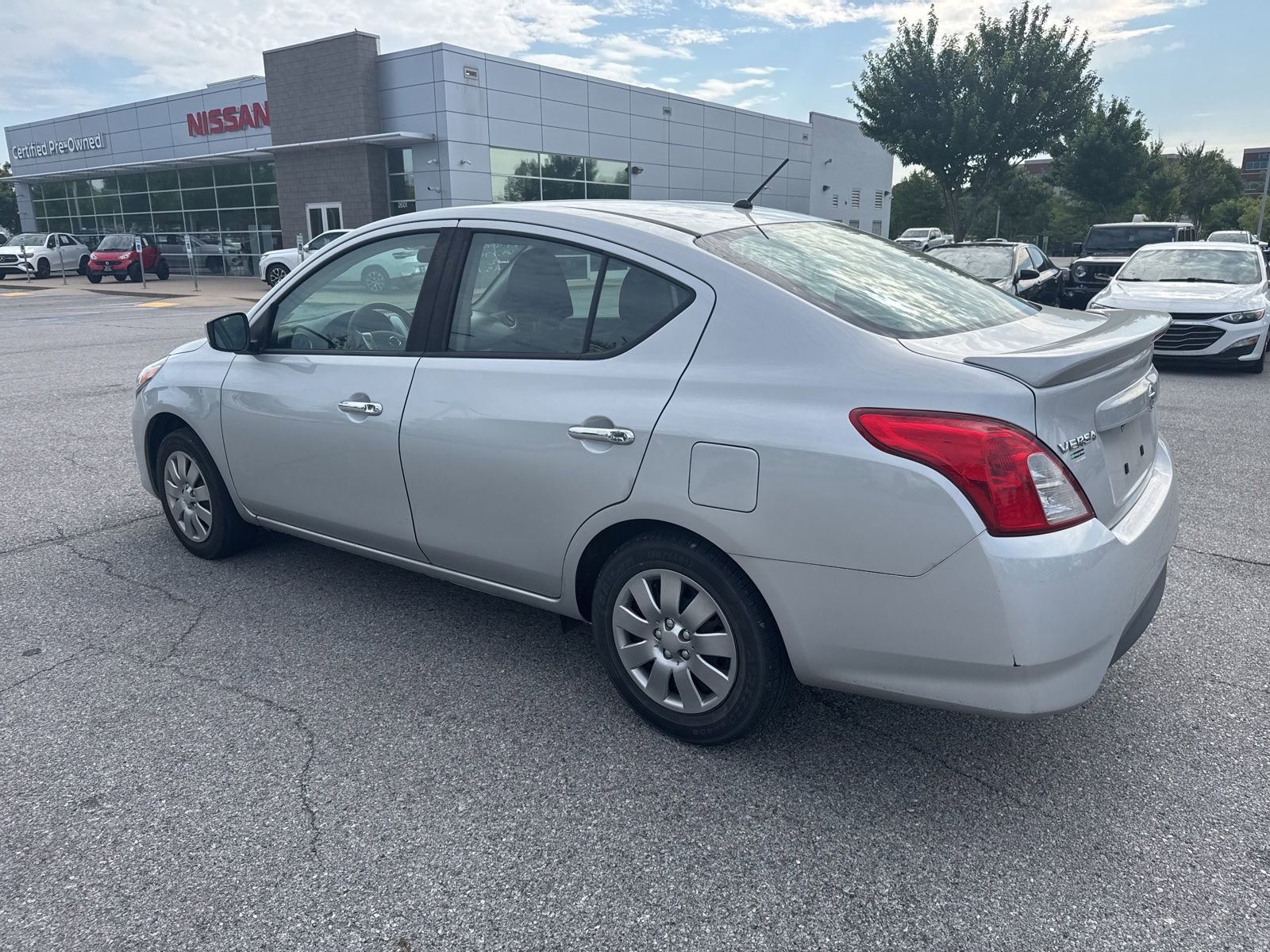 Used 2019 Nissan Versa SV FWD image 7