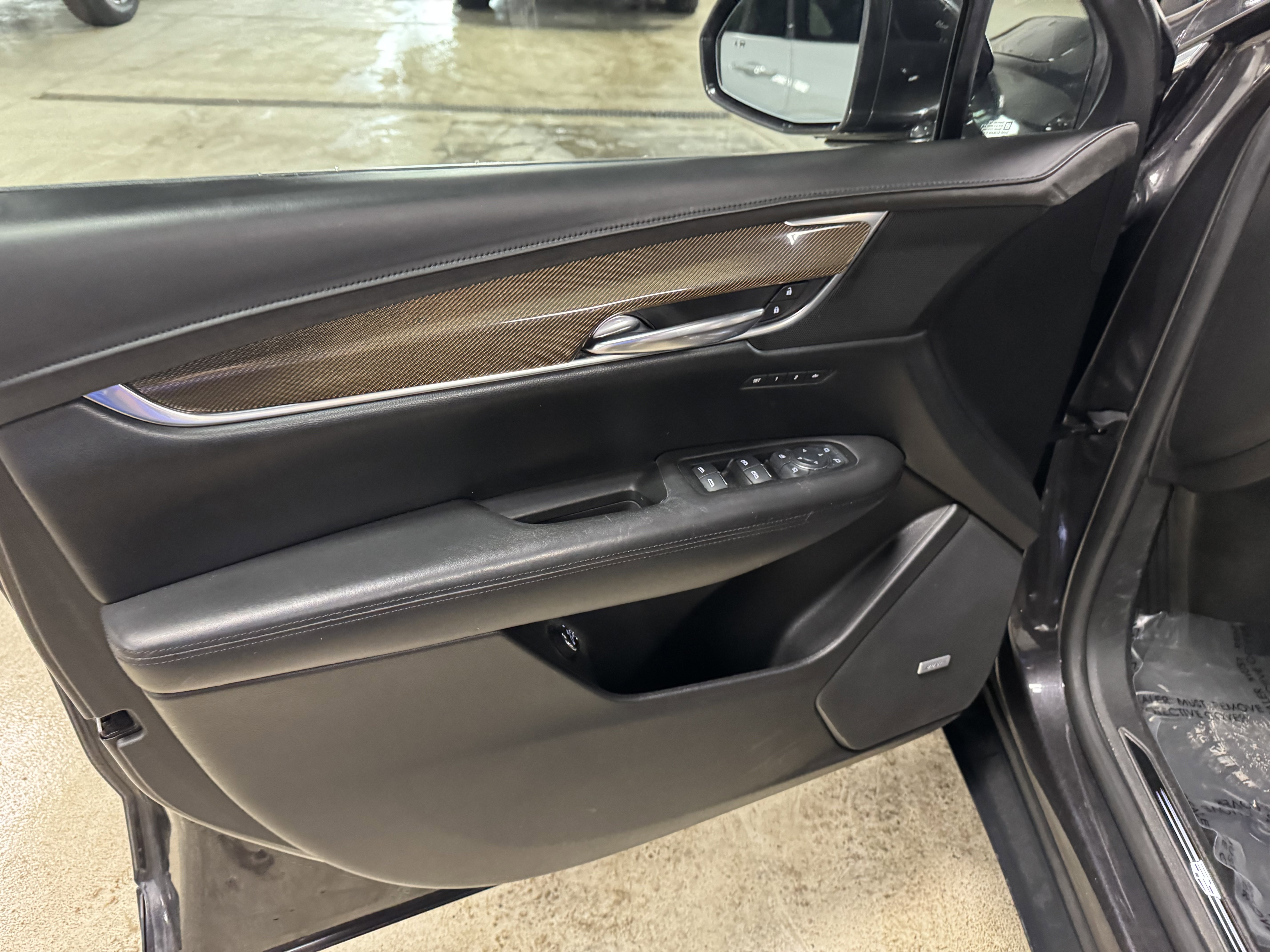 Used 2017 Cadillac XT5 Platinum image 17