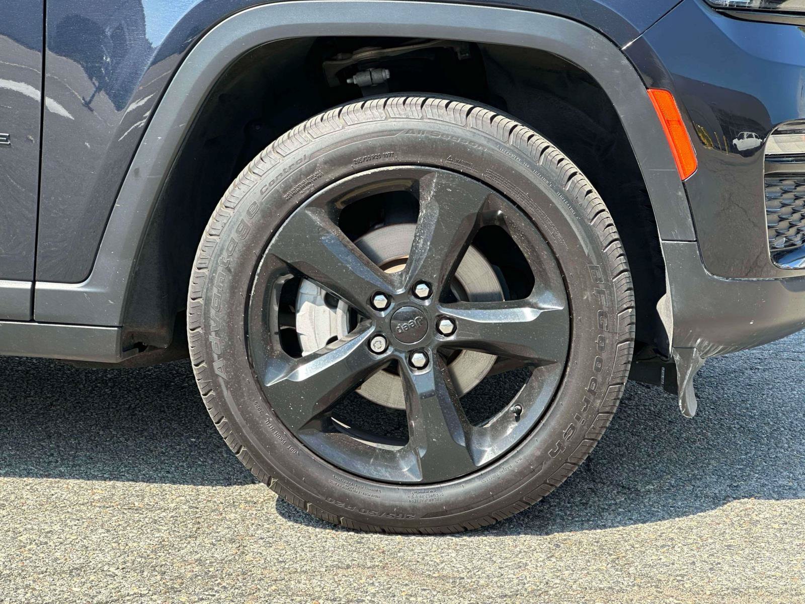 Used 2024 Jeep Grand Cherokee Limited w/ Black Appearance Package AWD/4WD image 7