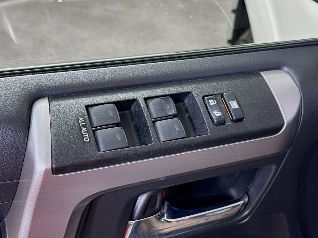 Used 2022 Toyota 4Runner Limited AWD/4WD image 15