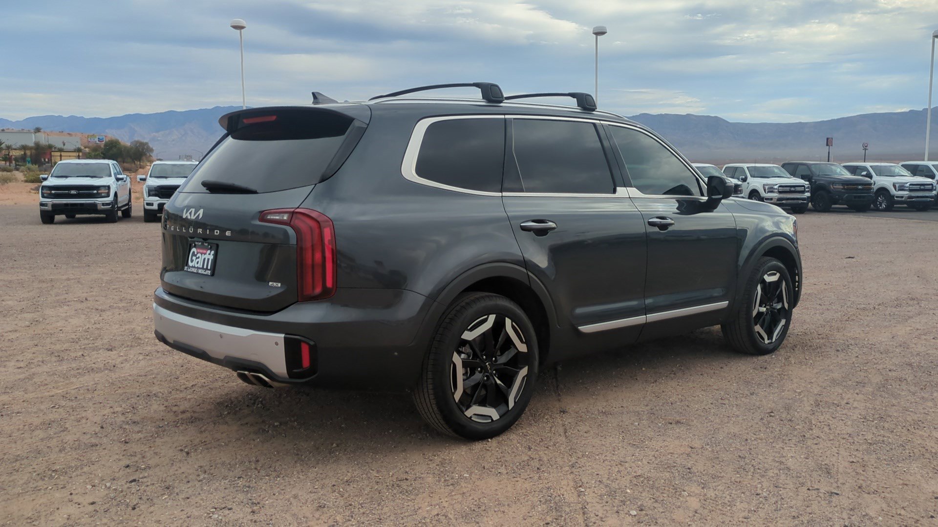 Used 2024 Kia Telluride S w/ S Sunroof Package image 3