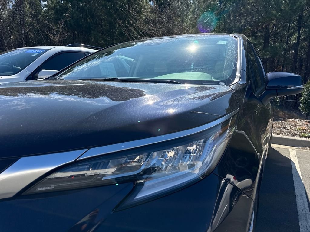 Used 2026 Toyota Sienna Limited image 14